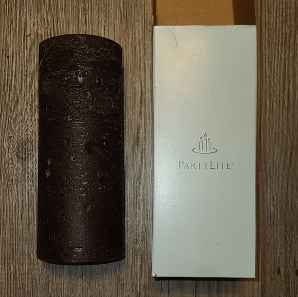 PartyLite TEAKWOOD & CARDAMOM 3 x 7 Rustic Flat Top Pillar Candle C07443 NIB - Picture 1 of 3